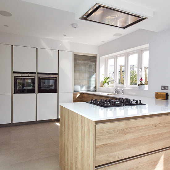 White and oak modern handleless kitchen