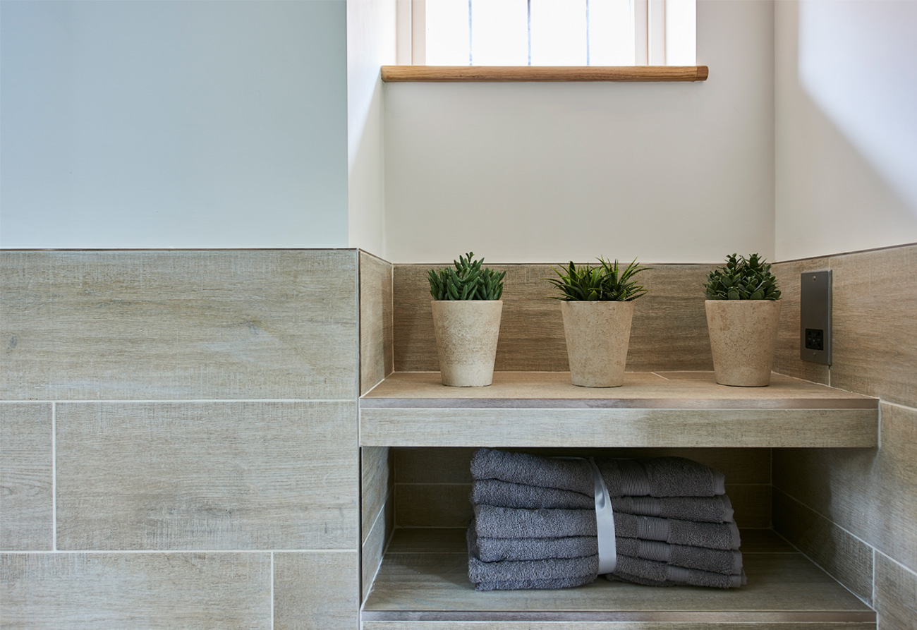 wood-effect-tile-bathroom-shelves